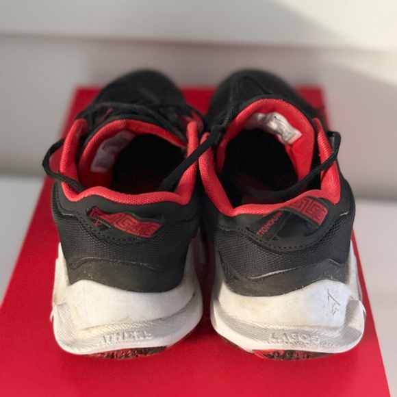 Giannis basketball shoes - Picture 2 of 4